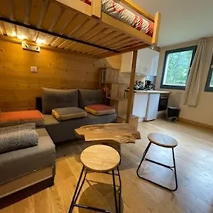 https://le-refuge-de-laiguille.hotels-rhonealpes.com